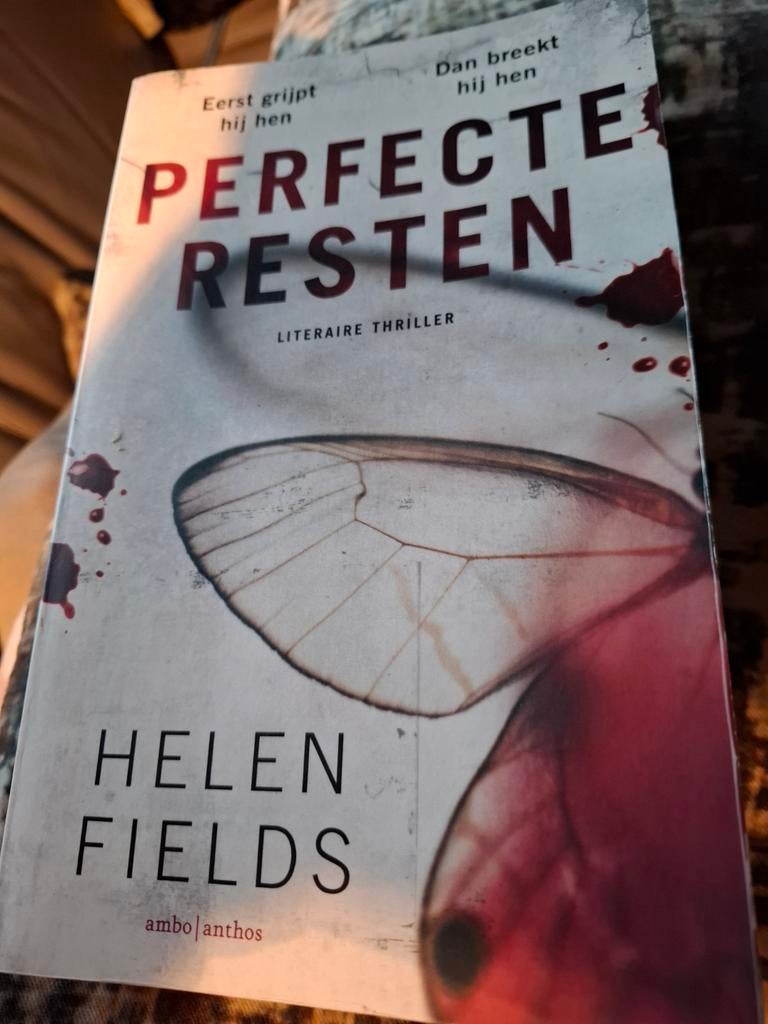 Helen Fields - Perfecte resten thriller 5€, Ophalen of Verzenden, Zo goed als nieuw, Helen Fields