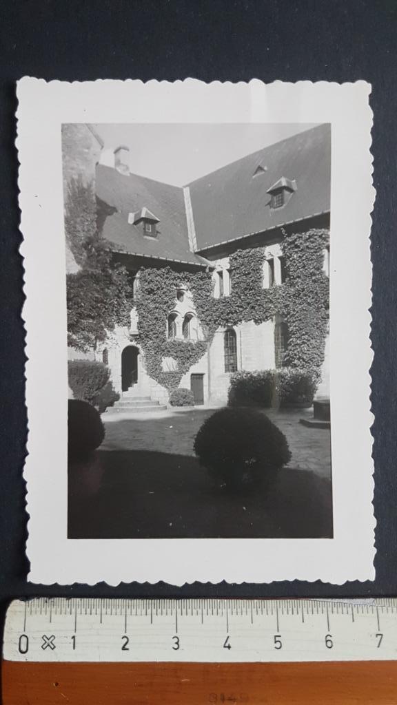 Foto (7x10cm) Orval la cour de l'Hôtellerie 1950, Foto, Ophalen of Verzenden, Zo goed als nieuw, 1940 tot 1960