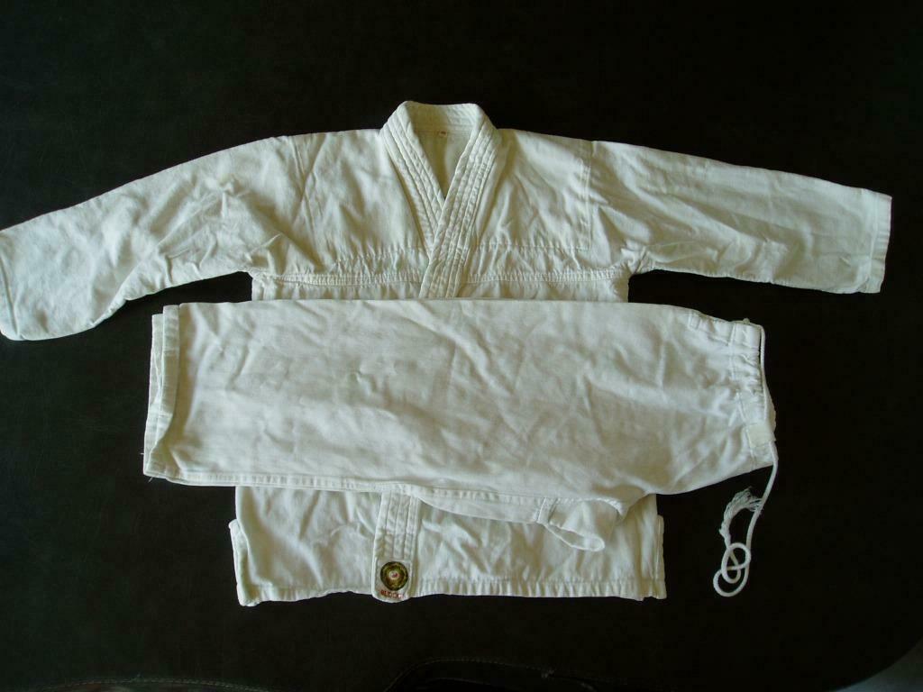 kinderjudopak voor maat 150, Sports & Fitness, Sports de combat & Self-défense, Taille S, Enlèvement, Comme neuf, Costume d'arts martiaux