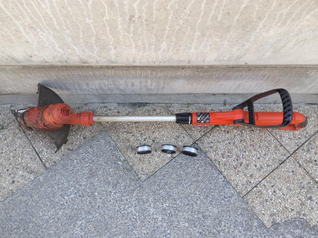 TAILLE BORDURE ÉLECTRIQUE ST45 AVEC 3 BOBINES, Jardin & Terrasse, Enlèvement, Utilisé, Électrique, Black & Decker