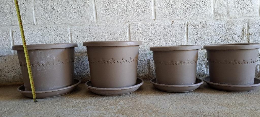 lot 4 beige/grijze plastiek bloempotten met onderschotel, Ophalen, Gebruikt, Kunststof, Minder dan 40 cm