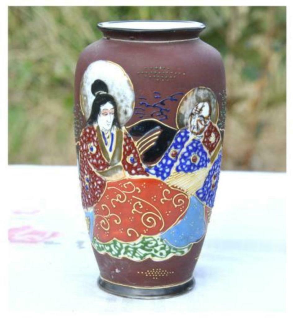 §vase satsuma 2 personnages, Antiquités & Art, Antiquités | Vases, Enlèvement ou Envoi