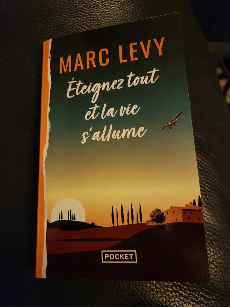 Livre de Marc Lévy "Éteignez tout et la vie s'allume ", Enlèvement ou Envoi, Comme neuf, Europe autre, Marc Levy