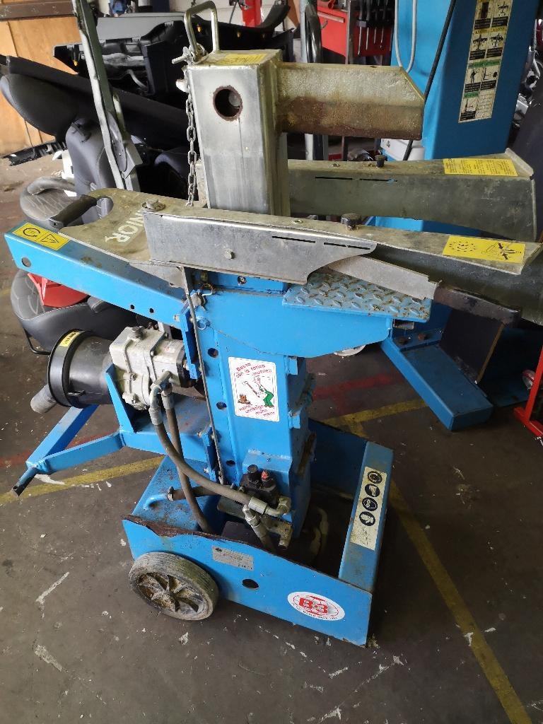 Verticale splitter „MICRO TRACTOR” van 14 ton, Ophalen, Zo goed als nieuw, Aftakas, Handmatig