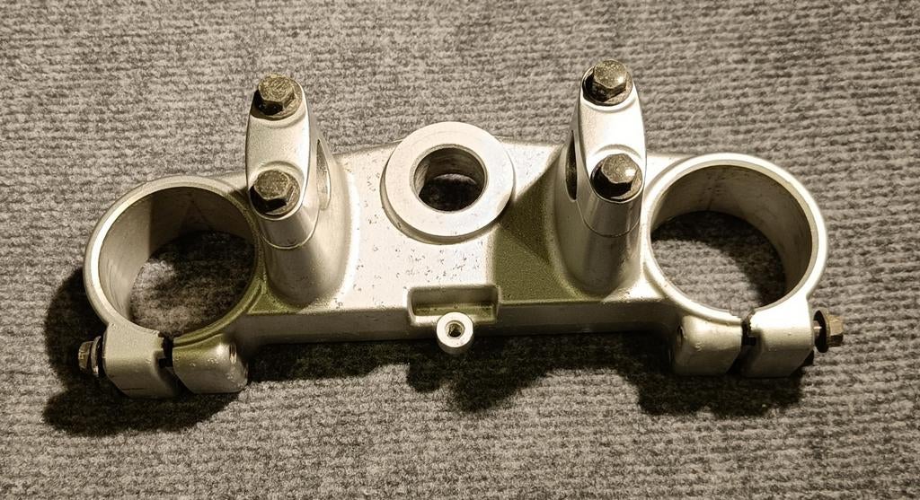 5TA-23435-00 Yamaha Triple Clamp kroonplaat, Motoren, Onderdelen | Yamaha, Gebruikt, Ophalen of Verzenden