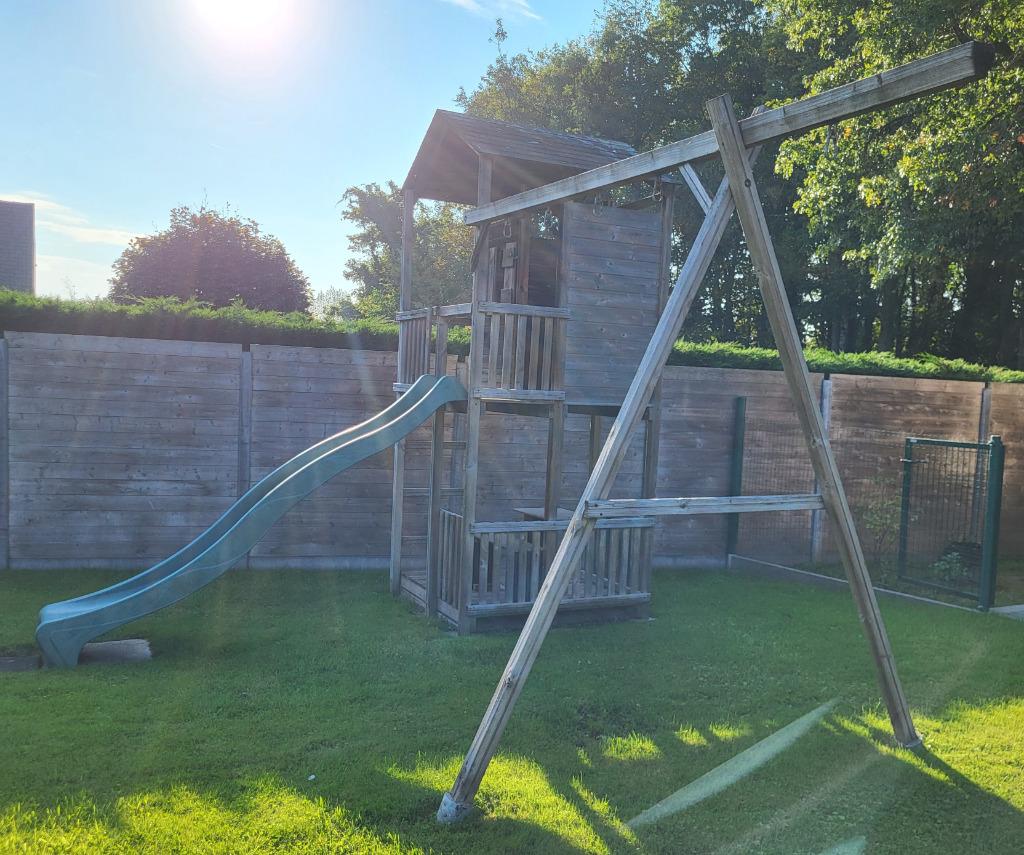 Houten buiten speeltuin met glijbaan en huisje, Kinderen en Baby's, Speelgoed | Buiten | Speeltoestellen, Ophalen, Gebruikt, Schommel
