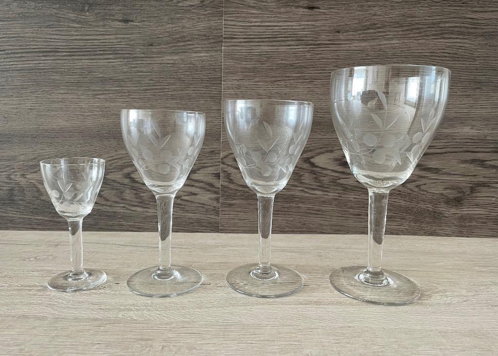 12-delige set geslepen glazen met gegraveerd motief (48st), Ophalen