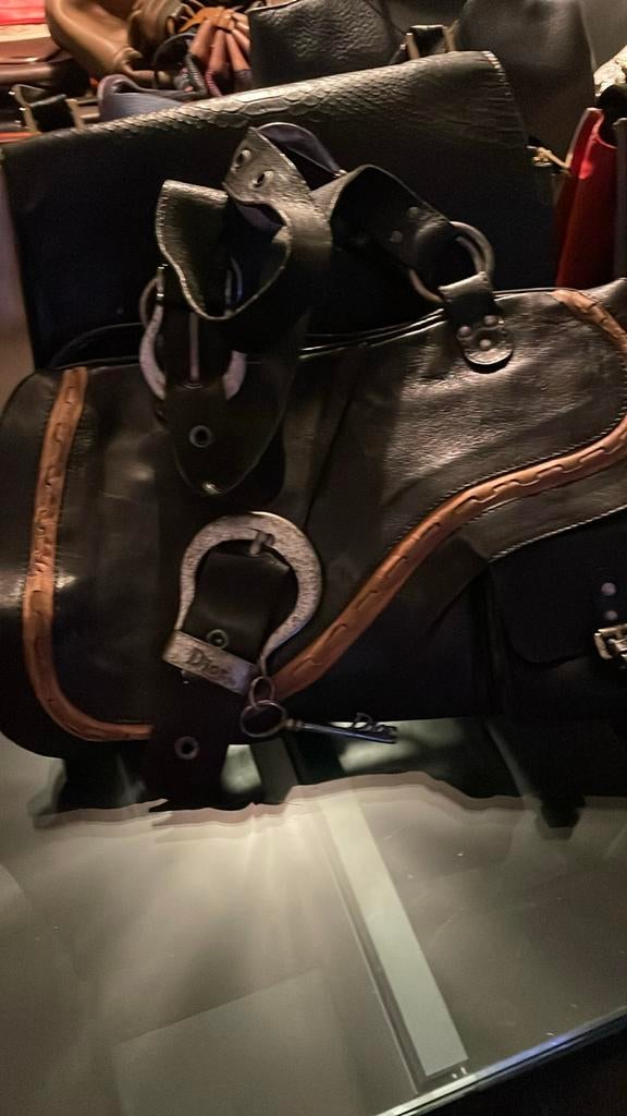 ZWARTE HANDTAS DIOR … MET ZILVERE AFWERKING VINTAGE, Ophalen of Verzenden, Zo goed als nieuw, Zwart, Handtas