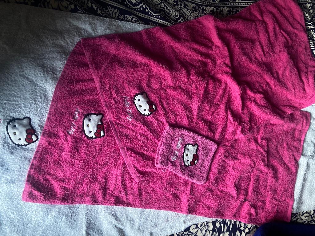 Draps de bain hello kitty, Maison & Meubles, Salle de bain | Linge de bain & Accessoires, Enlèvement, Comme neuf, Rose, Serviette