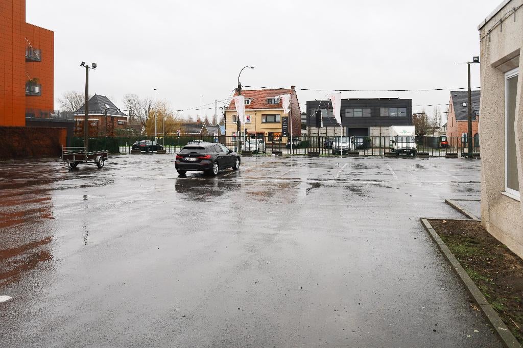 Parking , autostaanplaatsen buitenruimte te huur