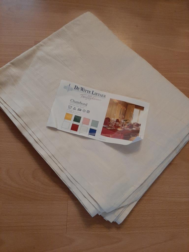 De witte lietaer tafelkleed ( 134 cm bij 232 cm) chamborg, Ophalen of Verzenden, Gebruikt, Rechthoek, Binnen