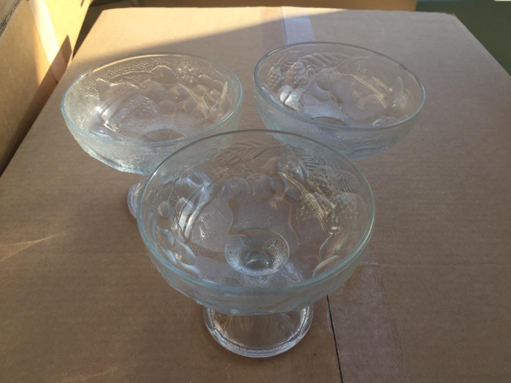 3 verres de crème glacée ou coupes de fruits, Enlèvement