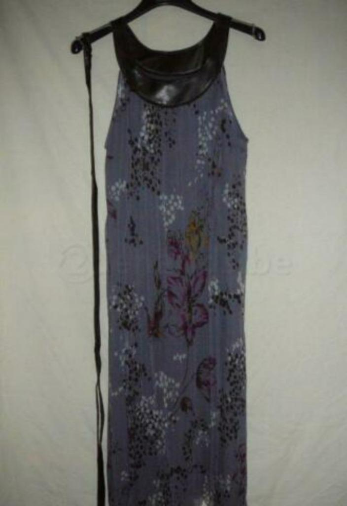 Robe Caroline Biss 100% soie taille 40 soie et cuir neuf, Vêtements | Femmes, Robes, Neuf, Taille 38/40 (M), Enlèvement ou Envoi