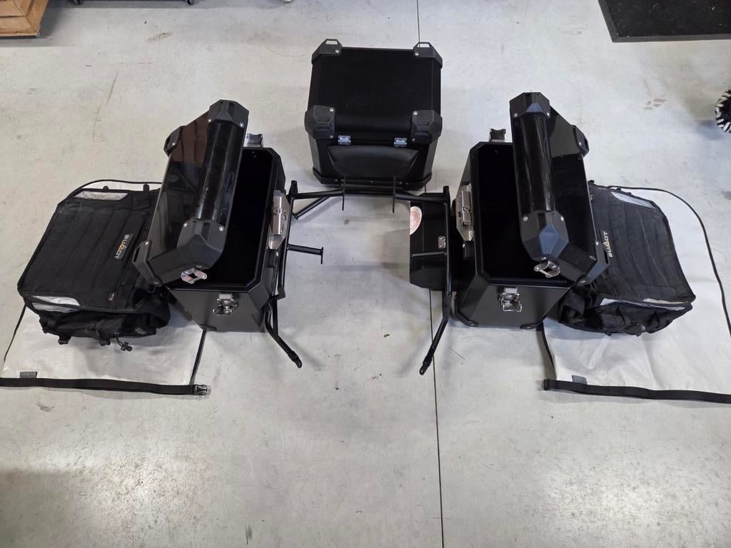 Bumot Defender Evo kofferset en Xtremada tassen, Motoren, Ophalen, Zo goed als nieuw