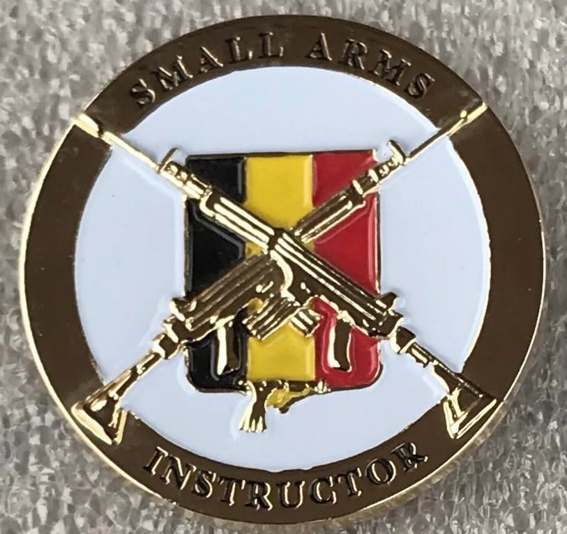Badge, étiquettes d'instructeur d'armes légères, Envoi