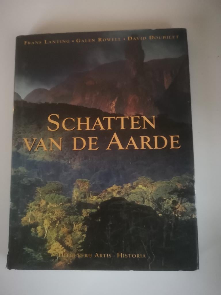 Schatten van de Aarde – fotoboek – NIEUW, Ophalen of Verzenden