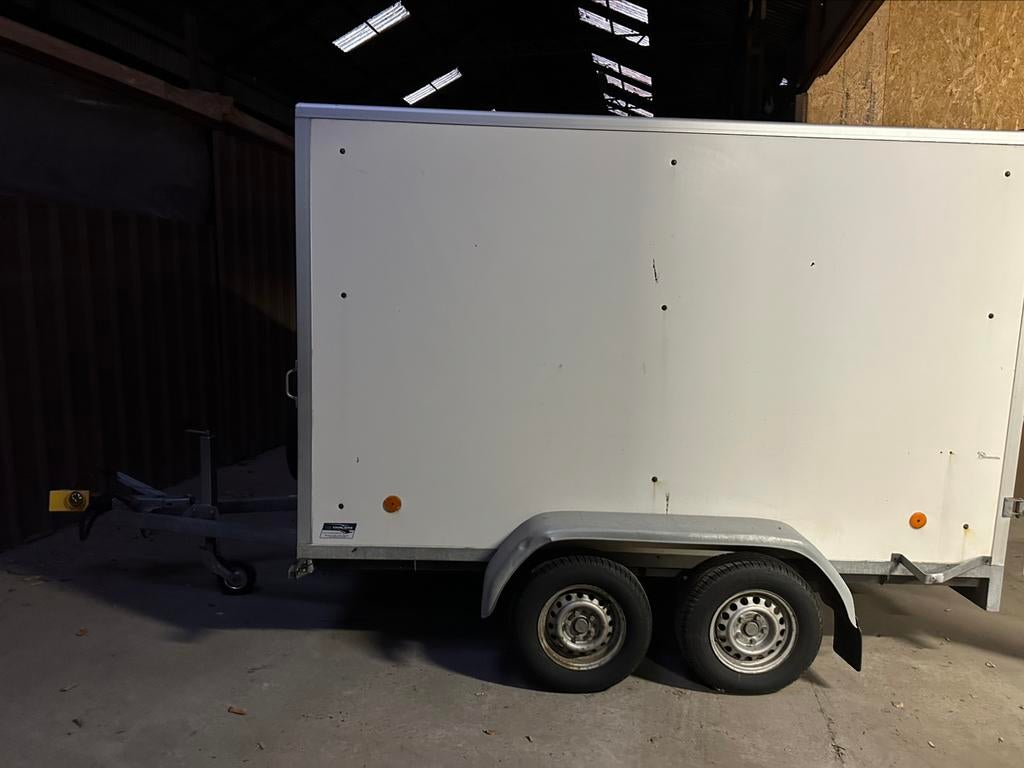 Anssems gesloten aanhangwagen, Enlèvement, Utilisé