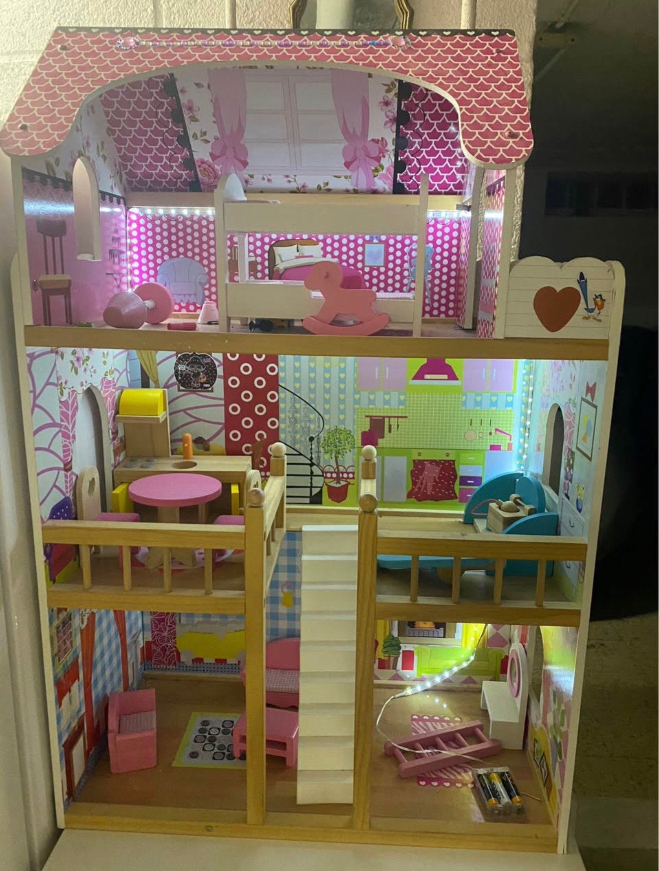 Mooi barbie huis met lichtjes, Ophalen, Zo goed als nieuw