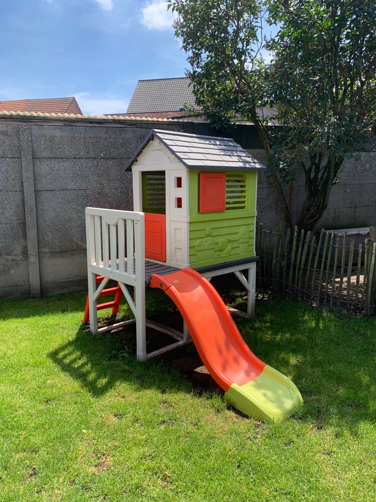 Smoby speelhuisje met glijbaan, Ophalen, Zo goed als nieuw, Kunststof