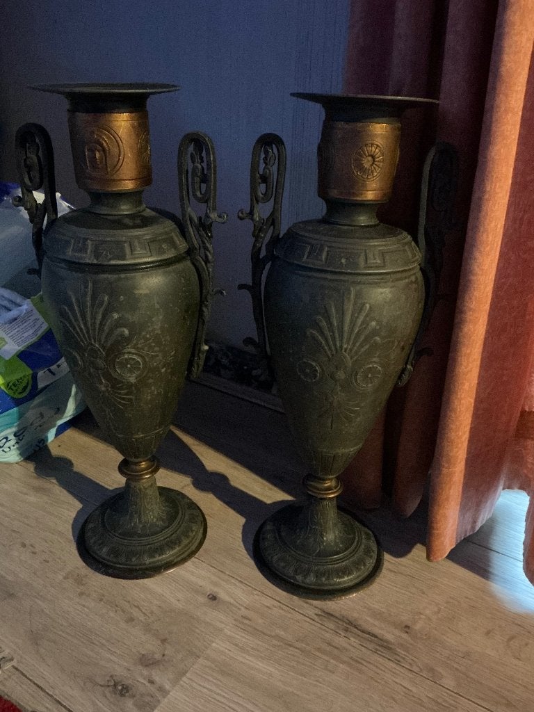 2 oude bronzen vazen, Enlèvement