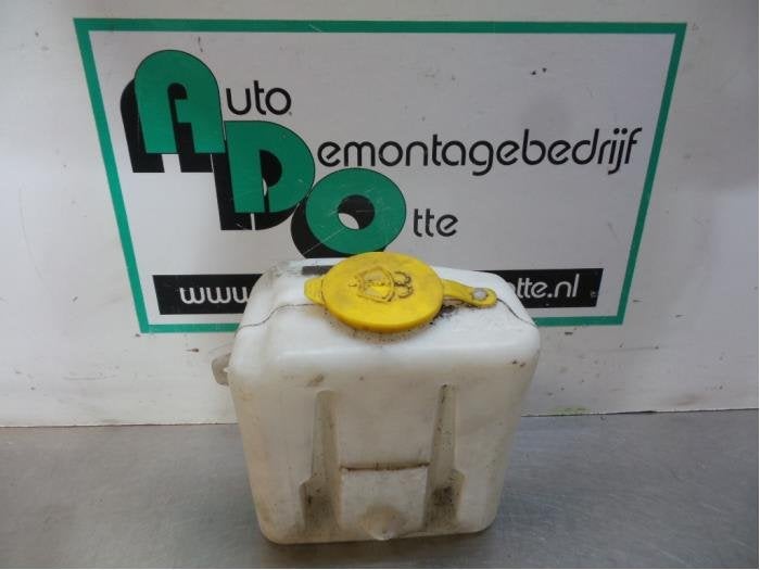 Ruitensproeiertank voor van een Opel Corsa (Corsa C 00-), Auto-onderdelen, Ruiten en Toebehoren, Opel, Gebruikt, Ophalen of Verzenden