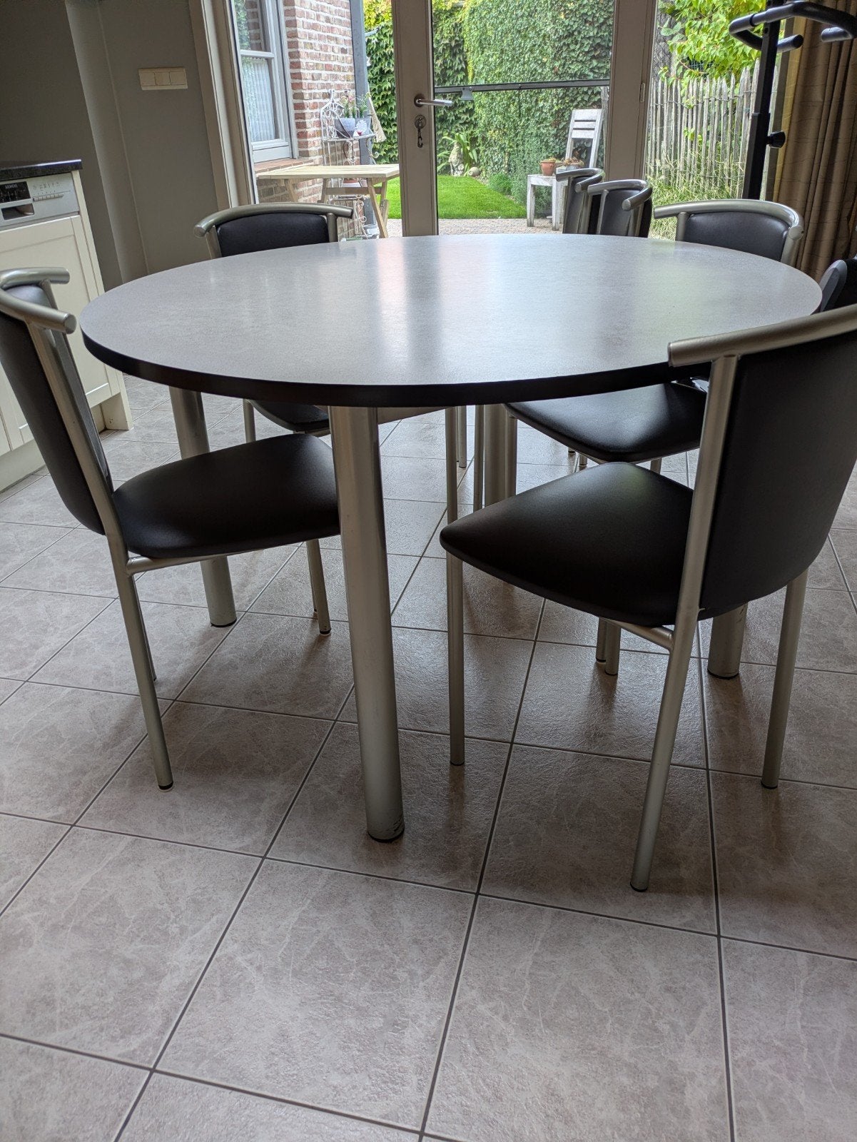 keukentafel diameter 120cm en 6 stoelen., Huis en Inrichting, Ophalen, Gebruikt, Vijf personen of meer, Rond