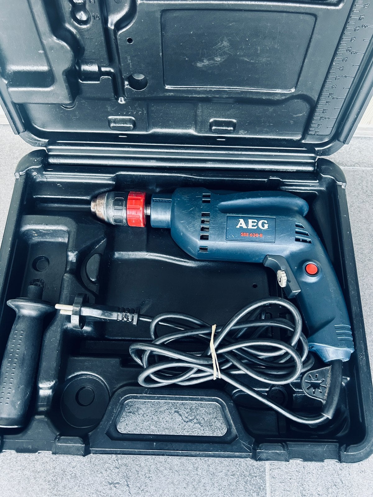 Perceuse à percussion filaire AEG SBE 630R – 630W, Enlèvement ou Envoi, Comme neuf, Perceuse