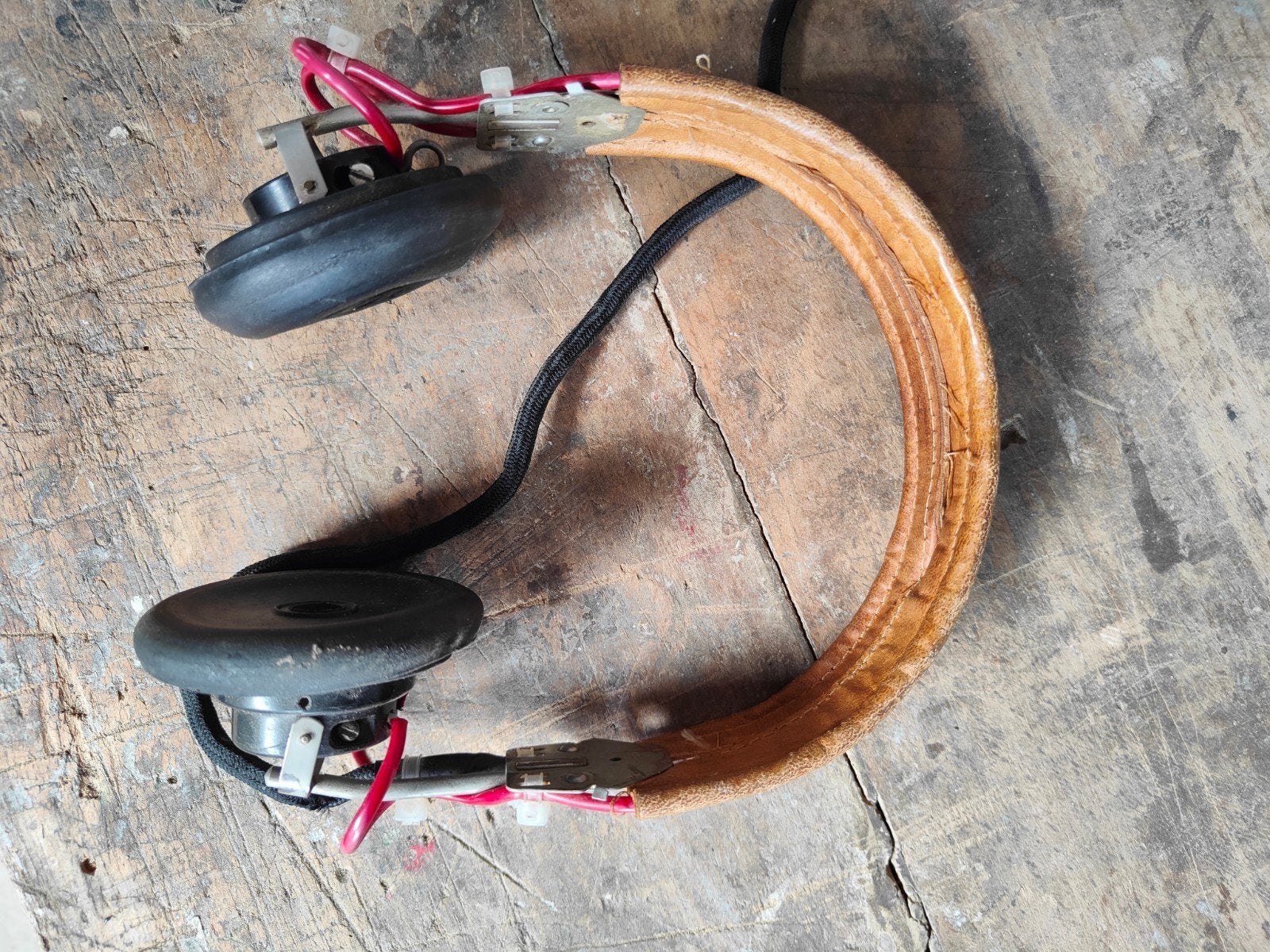 Casque The Rola Company ANB-H-1, Enlèvement