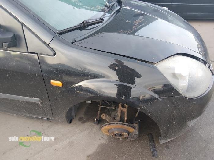 Aile avant droite d'un Ford Fiesta, -, -, 3 mois de garantie, -