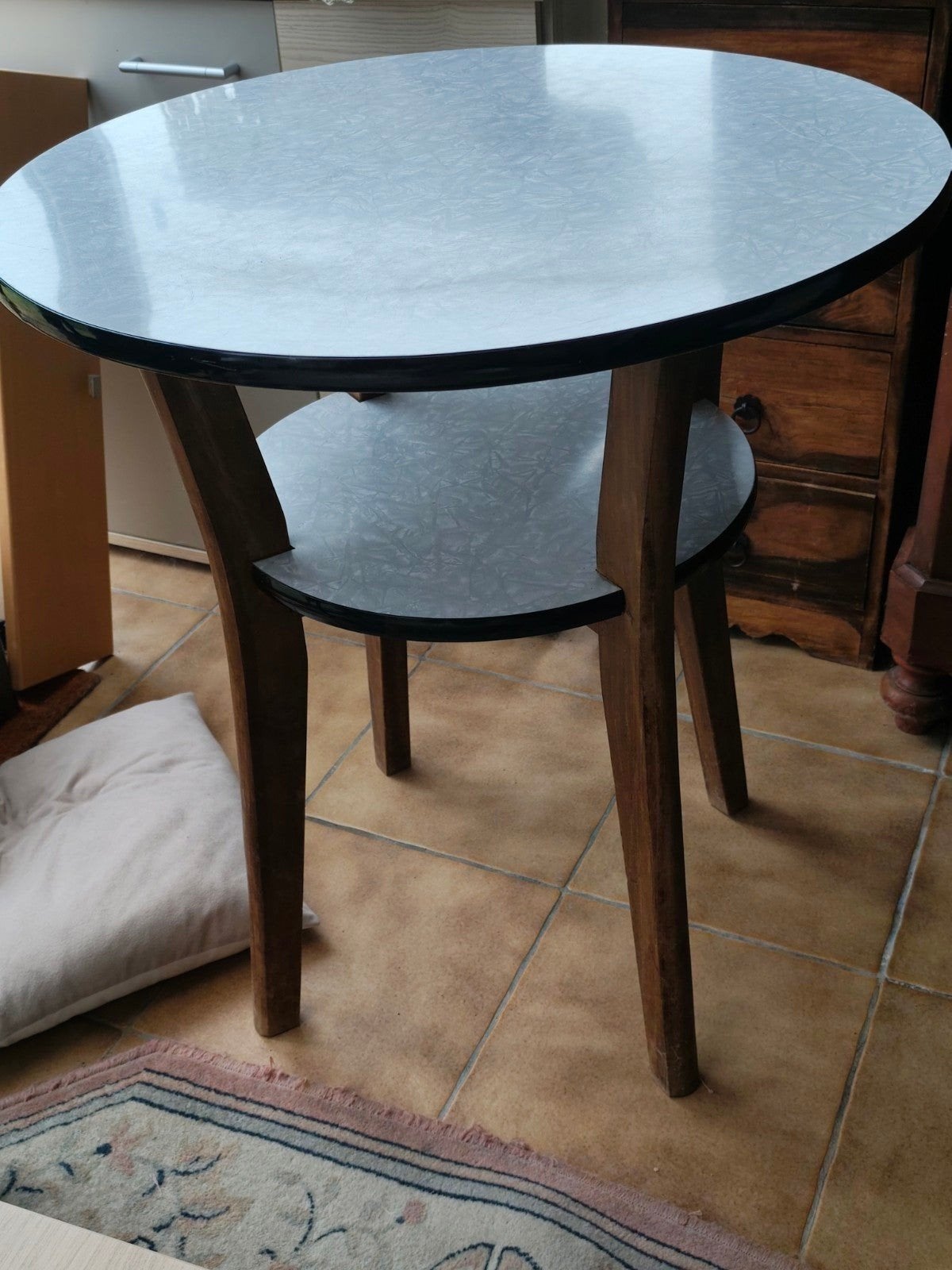 leuk tafeltje in perfecte staat. Geschikt voor versch dingen, Ophalen
