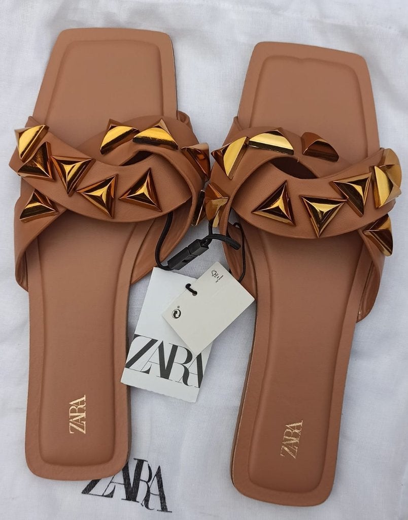 Sandales/Mules/claquettes plates cloutées ZARA 36, Neuf, Autres couleurs, Zara, Sandales et Mûles