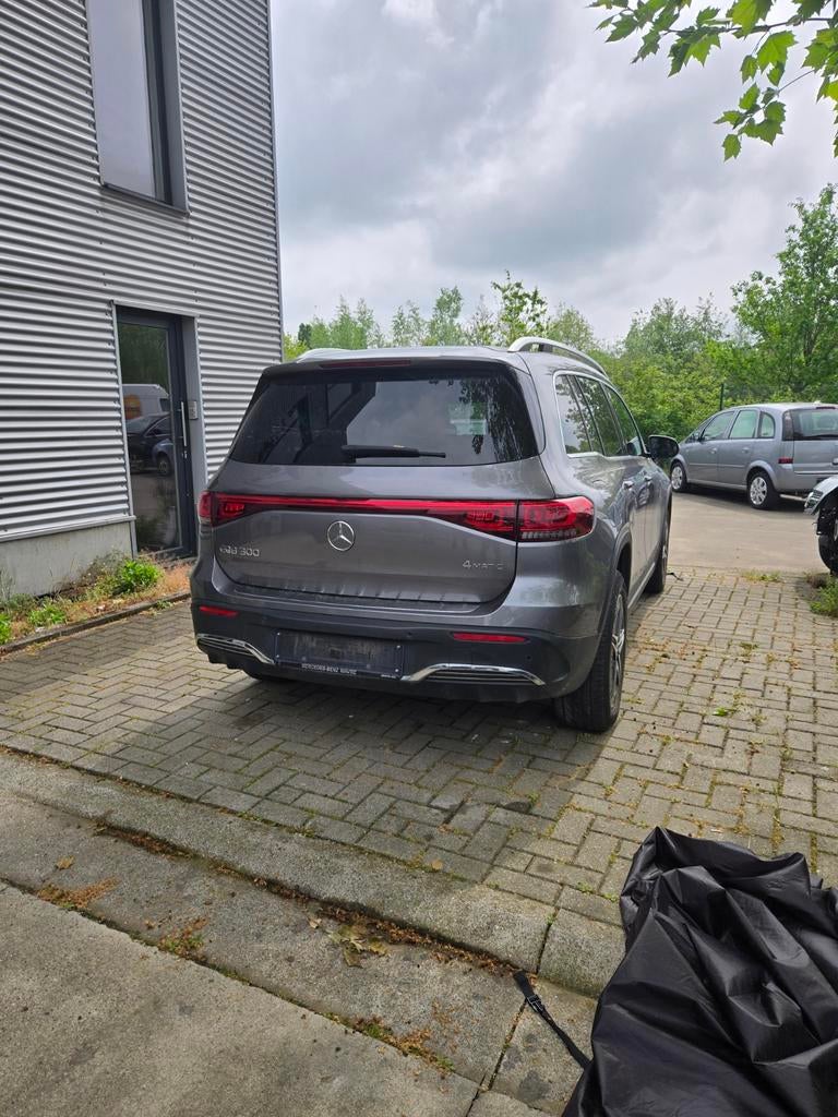 Mercedes-Benz EQB 2022 140000km, Auto's, Mercedes-Benz, Automaat, Adaptieve lichten, SUV of Terreinwagen, Zilver of Grijs