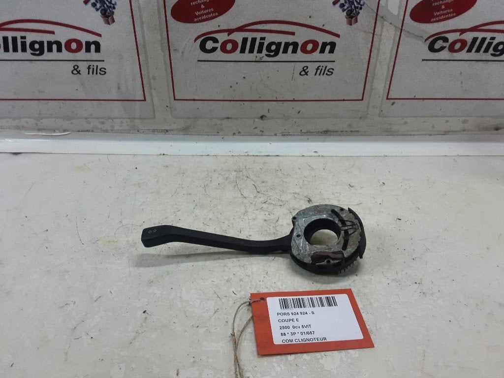 COMMUTATEUR CLIGNOTANT Porsche 924 (01-1975/08-1989), Utilisé, Rue de l'Espoir 34 34
4030  GRIVEGNÉE, BE, Info@Collignon.be, Mevr. I. Hauben