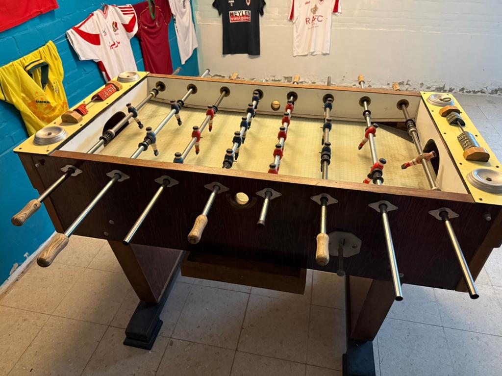 Kickertafel met glazen plaat., Ophalen, Gebruikt