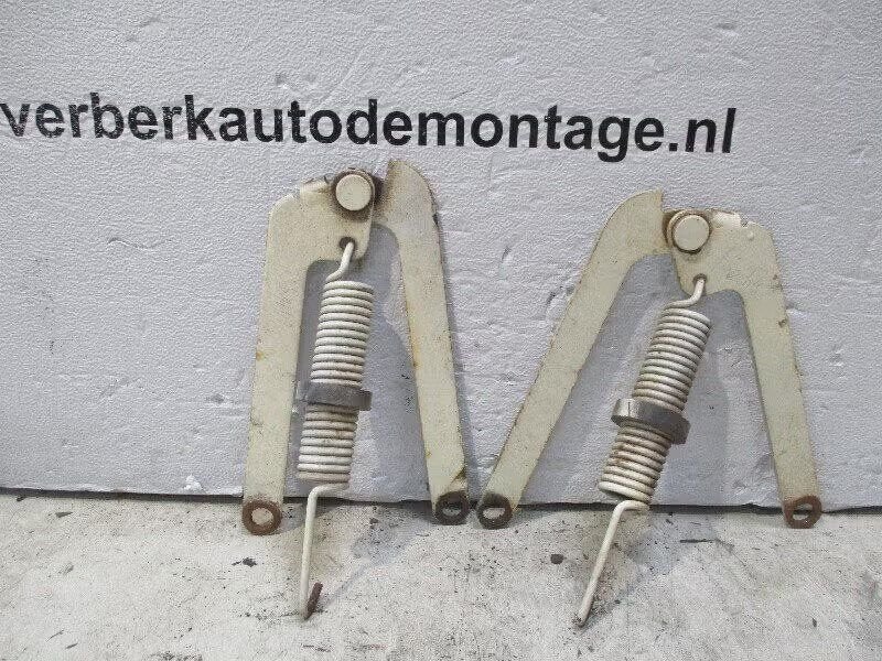 MOTORKAPSCHARNIER links en rechts Mercedes-Benz / 8 (W115), Autos : Pièces & Accessoires, Mercedes-Benz AG, Enlèvement ou Envoi