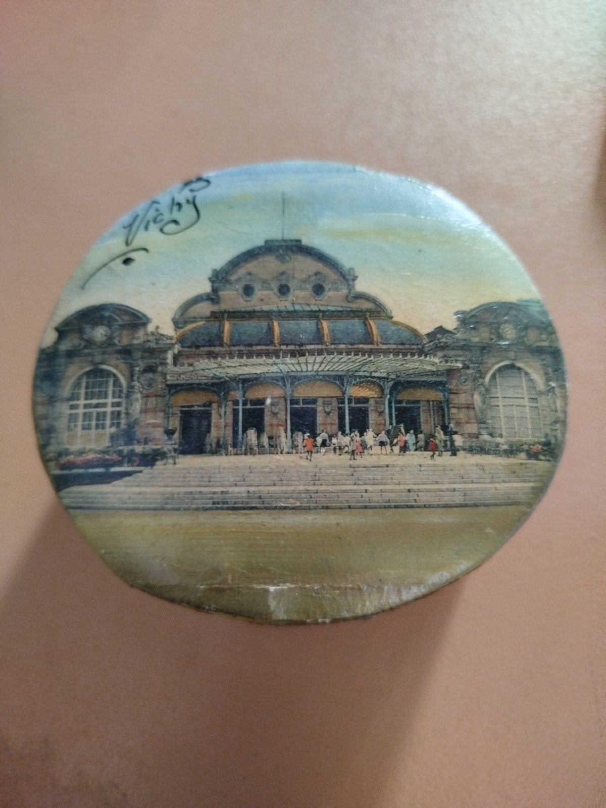 Boîte ronde en bois souvenir de Vichy 1920 1930., Enlèvement ou Envoi