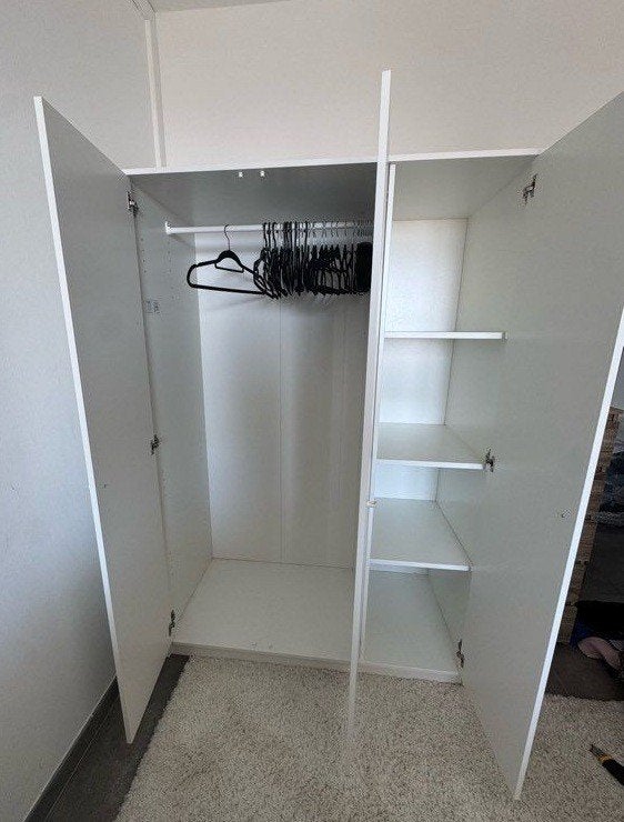 Armoire KLEPPSTAD, Comme neuf, 100 à 150 cm, Plusieurs portes, Autres essences de bois