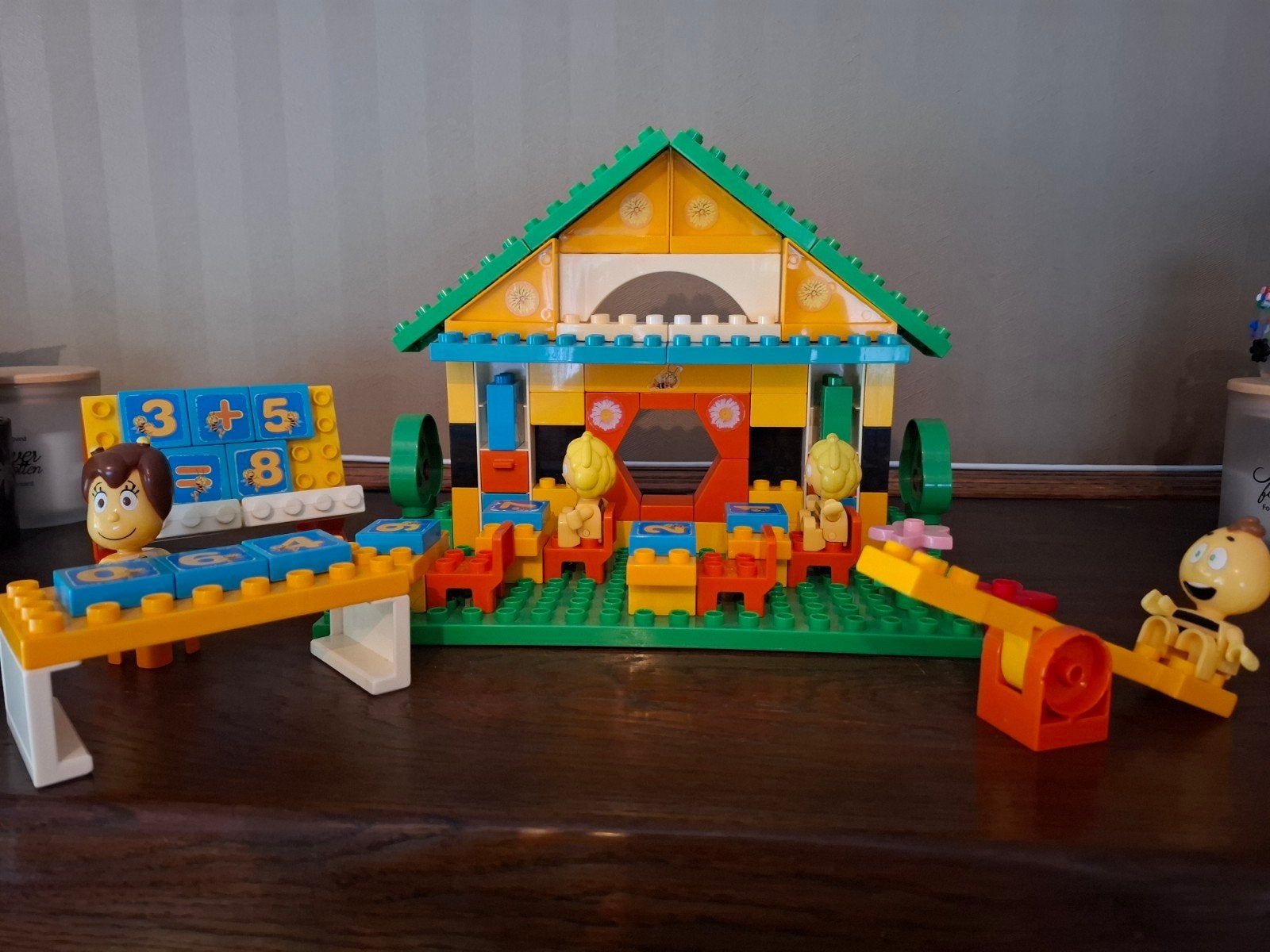 lego duplo MAYA DE BIJ, Enlèvement