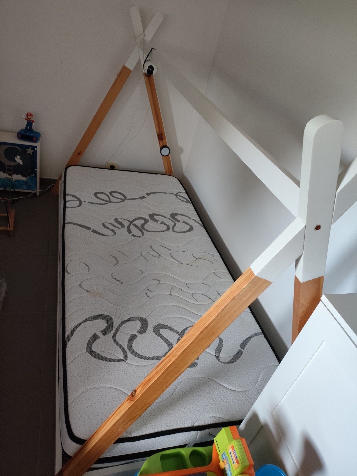 Tipibed van 90x200 cm te koop., Kinderen en Baby's, 85 tot 100 cm, Gebruikt, 180 cm of meer, Ophalen