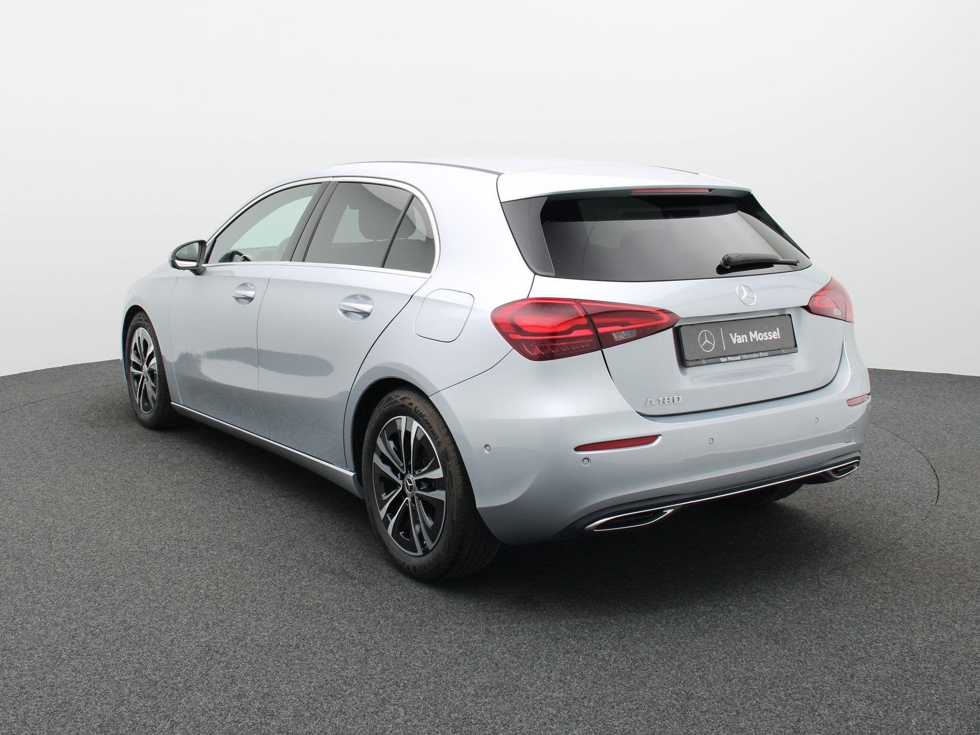 Mercedes-Benz A 180 Business Line + CARPLAY + LED + CAMERA +, Auto's, Mercedes-Benz, Gebruikt, 136 pk, Leder en Stof, Bedrijf
