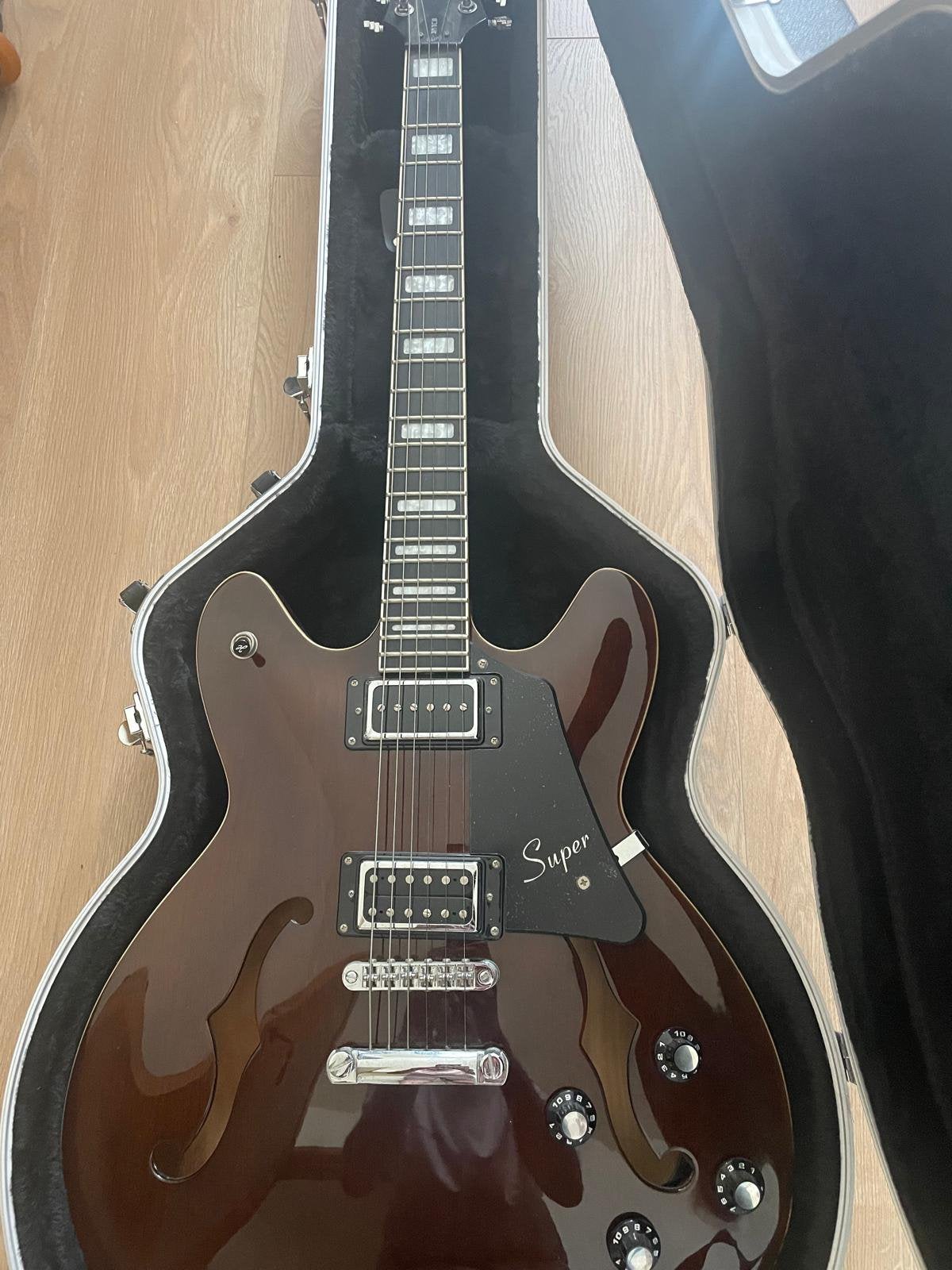 Hagstrom Super Viking Elektrische Gitaar, Musique & Instruments, Instruments à corde | Guitares | Électriques, Enlèvement, Comme neuf