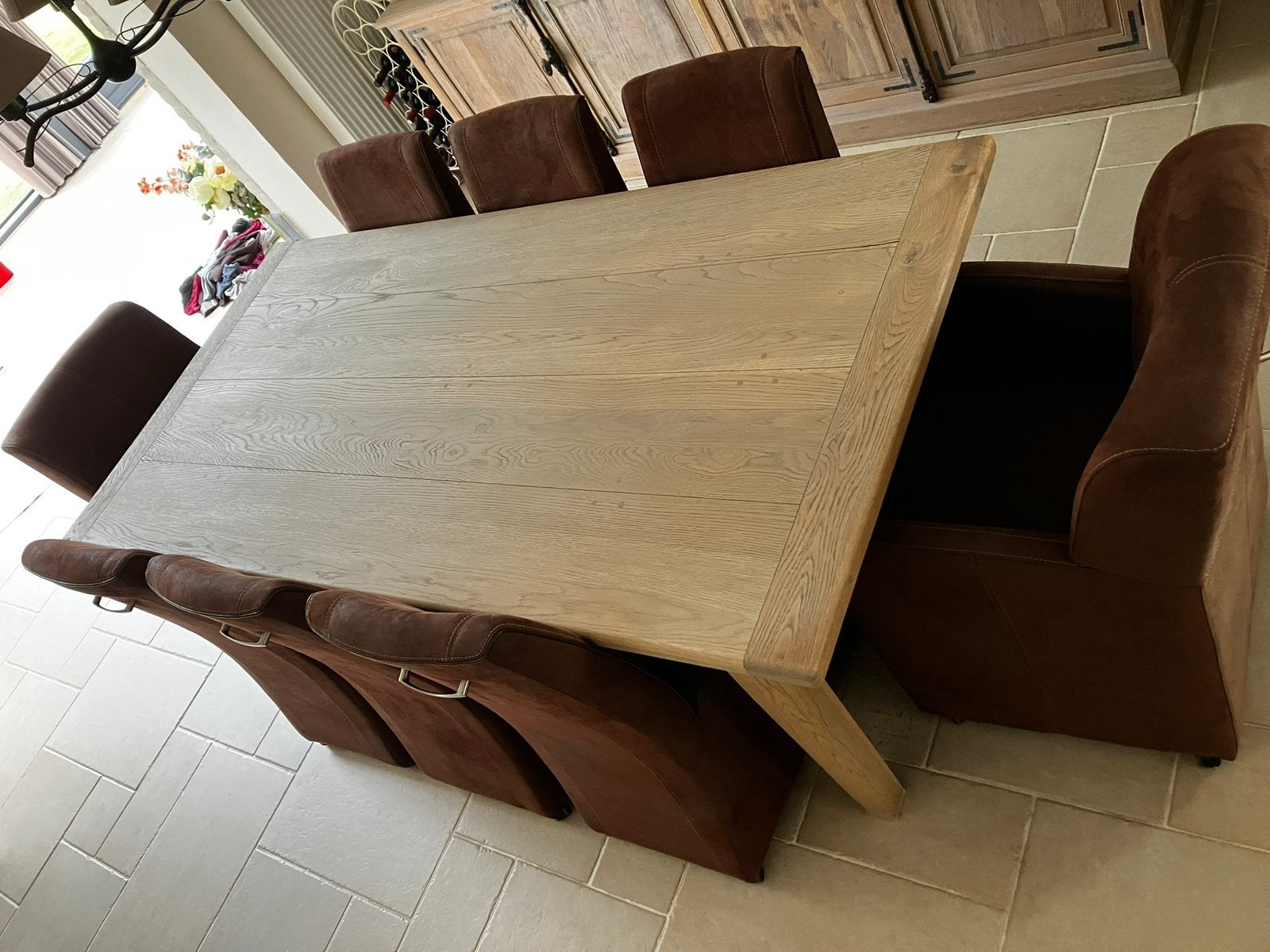 Vol eiken tafel (wit ge-olied) met gratis 8 stoelen, Ophalen, Gebruikt, Landelijk -cottage, 6 tot 8 stoelen