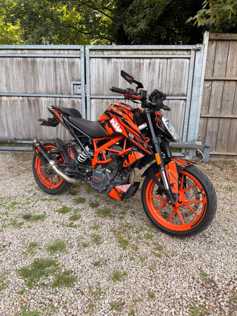 KTM Duke 125 - 2021 - Akrapovic 7101km, Motoren, Motoren | KTM, Particulier, Naked bike, 11 kW of minder, 1 cilinder, Minimaal motorrijbewijs A1