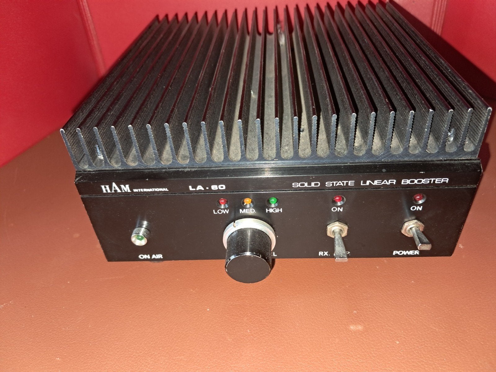 HAM INTERNATIONAL LA-60, Télécoms