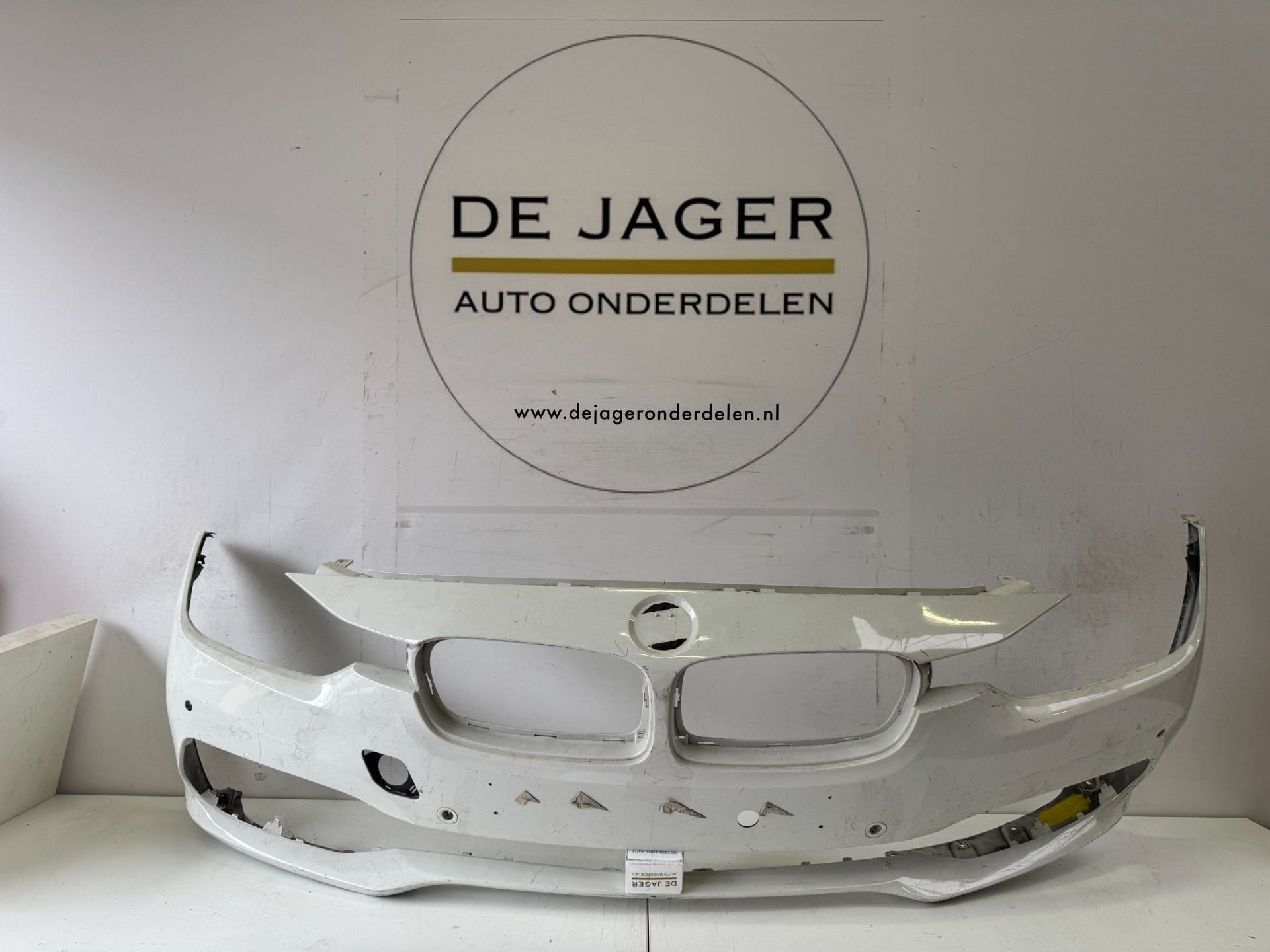 BMW F30 F31 FACELIFT VOORBUMPER BUMPER 2015-, Petuelring 130
80788  Munich, DE, Gebruikt, Voor, Info@bmw.de