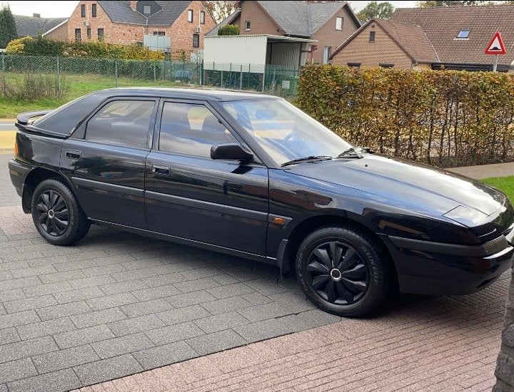 Mazda 323F GRSi – 1989 – 141 PK – Slechts 104.500 km, Auto's, Voorwielaandrijving, Stof, Zwart, Handgeschakeld