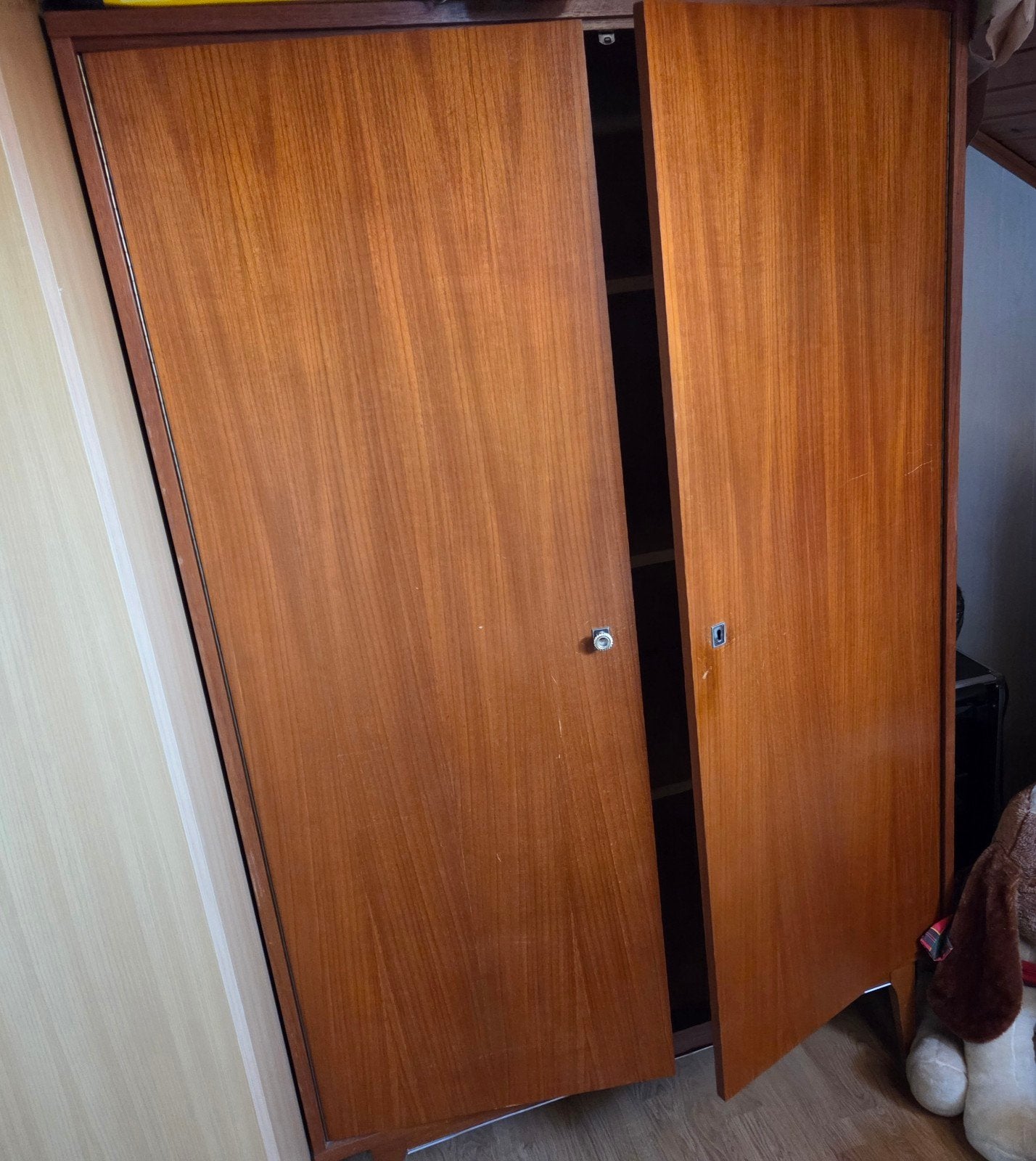 Kast, Met deur(en), Gebruikt, 100 tot 150 cm, Eikenhout