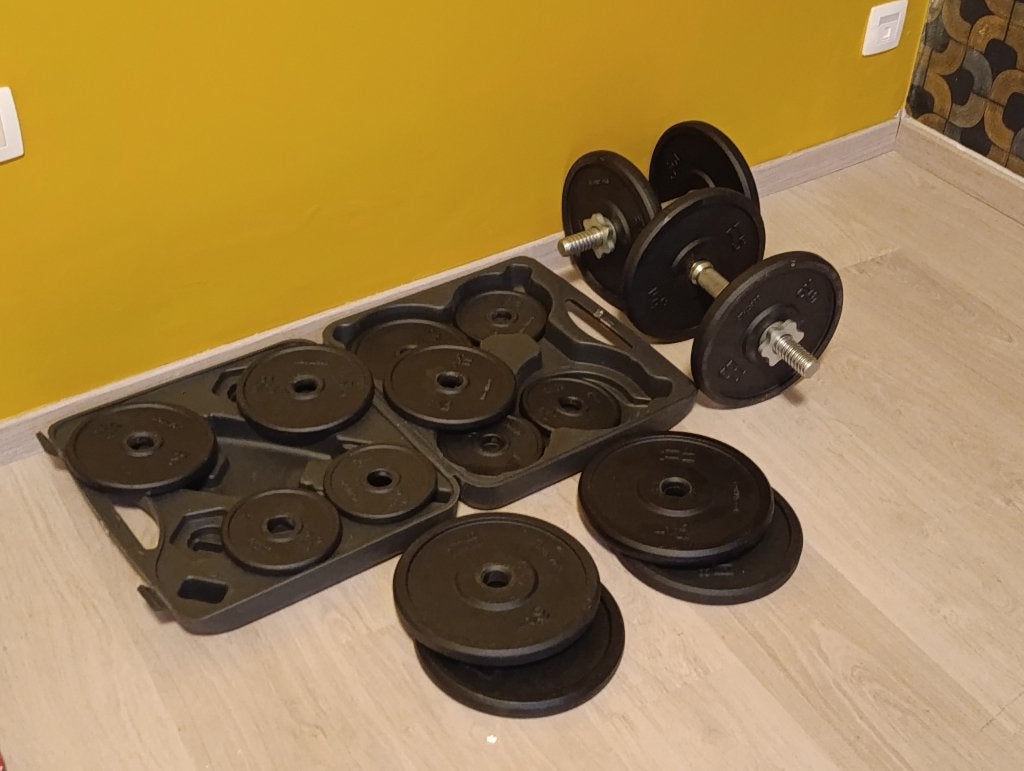 Decathlon halterset van 20 kg + 8 schijven van 5 kg, Ophalen, Zo goed als nieuw, Benen, Dumbbell