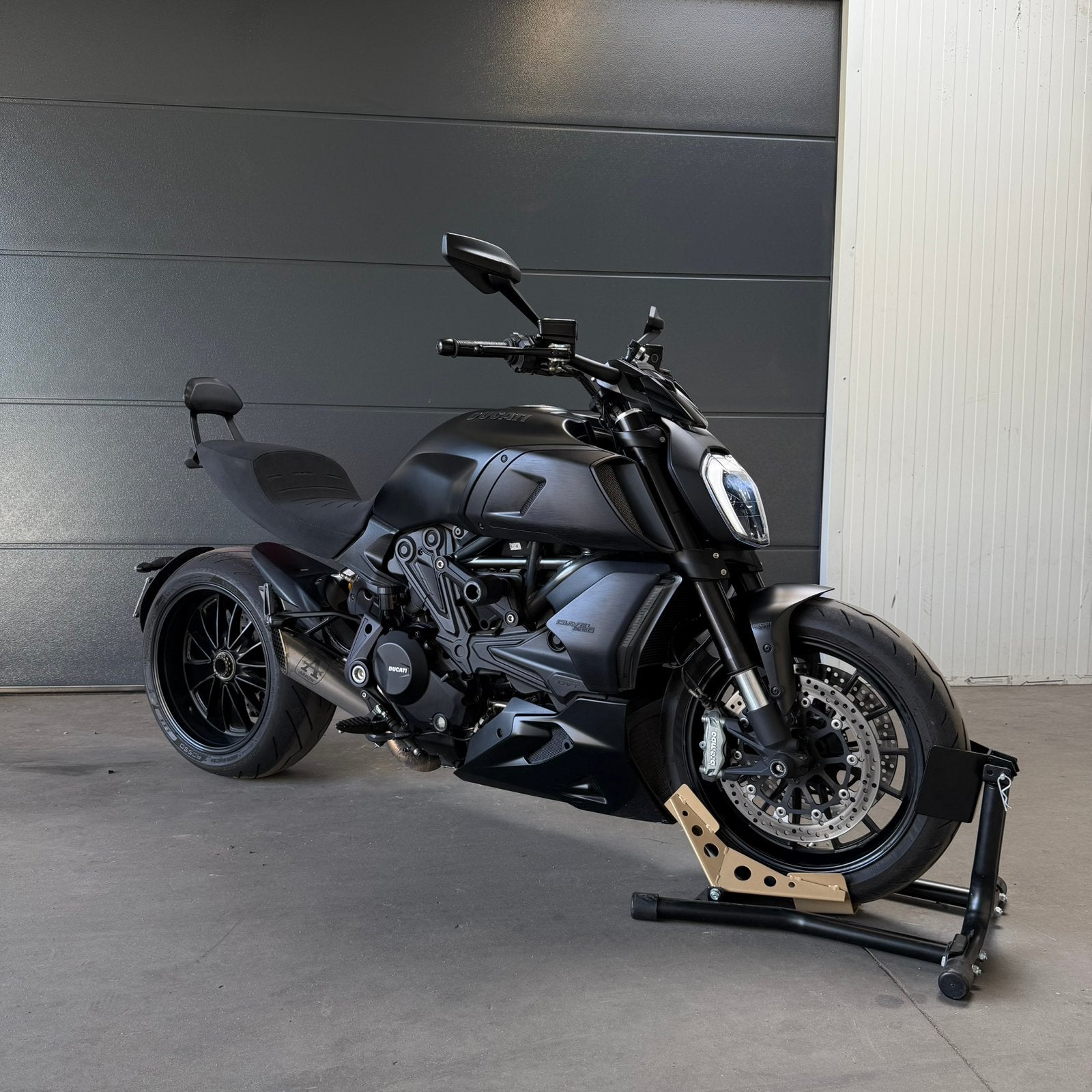 Ducati Diavel 1260 Dark Stealth-Arrow -2022 Entretien dealer, Entreprise, Occasion, Plus de 35 kW, 1260 cm³