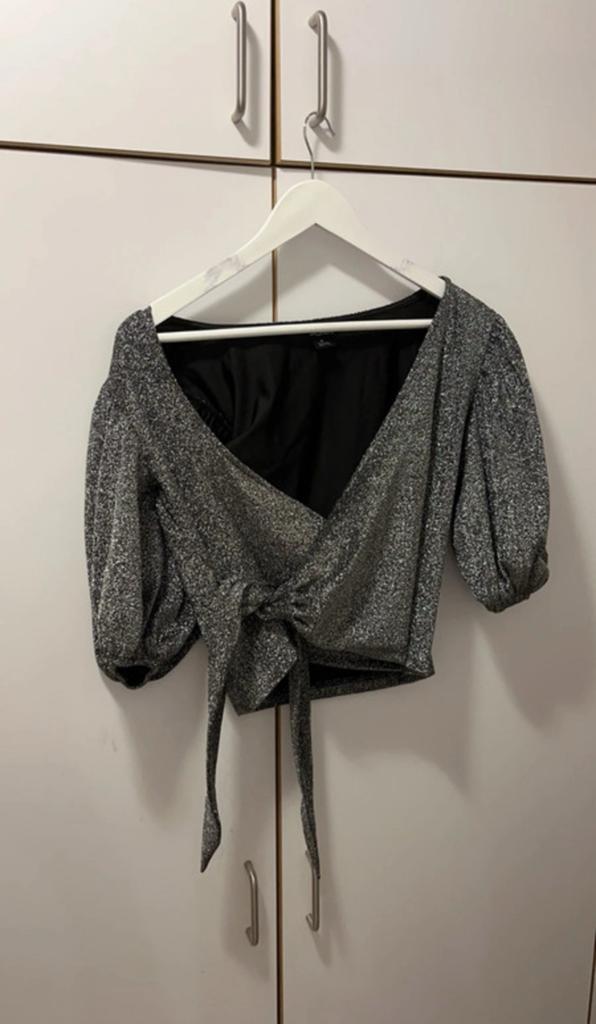Blouse de soirée Monki taille M, Kleding | Dames, Maat 38/40 (M), Verzenden, Zo goed als nieuw, Lange mouw